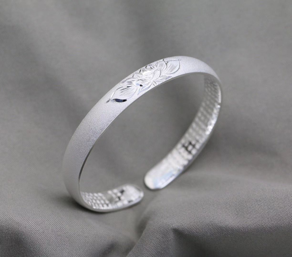 999千足银磨砂莲花心经开口手镯气质母亲节送妈妈礼物正生福银饰