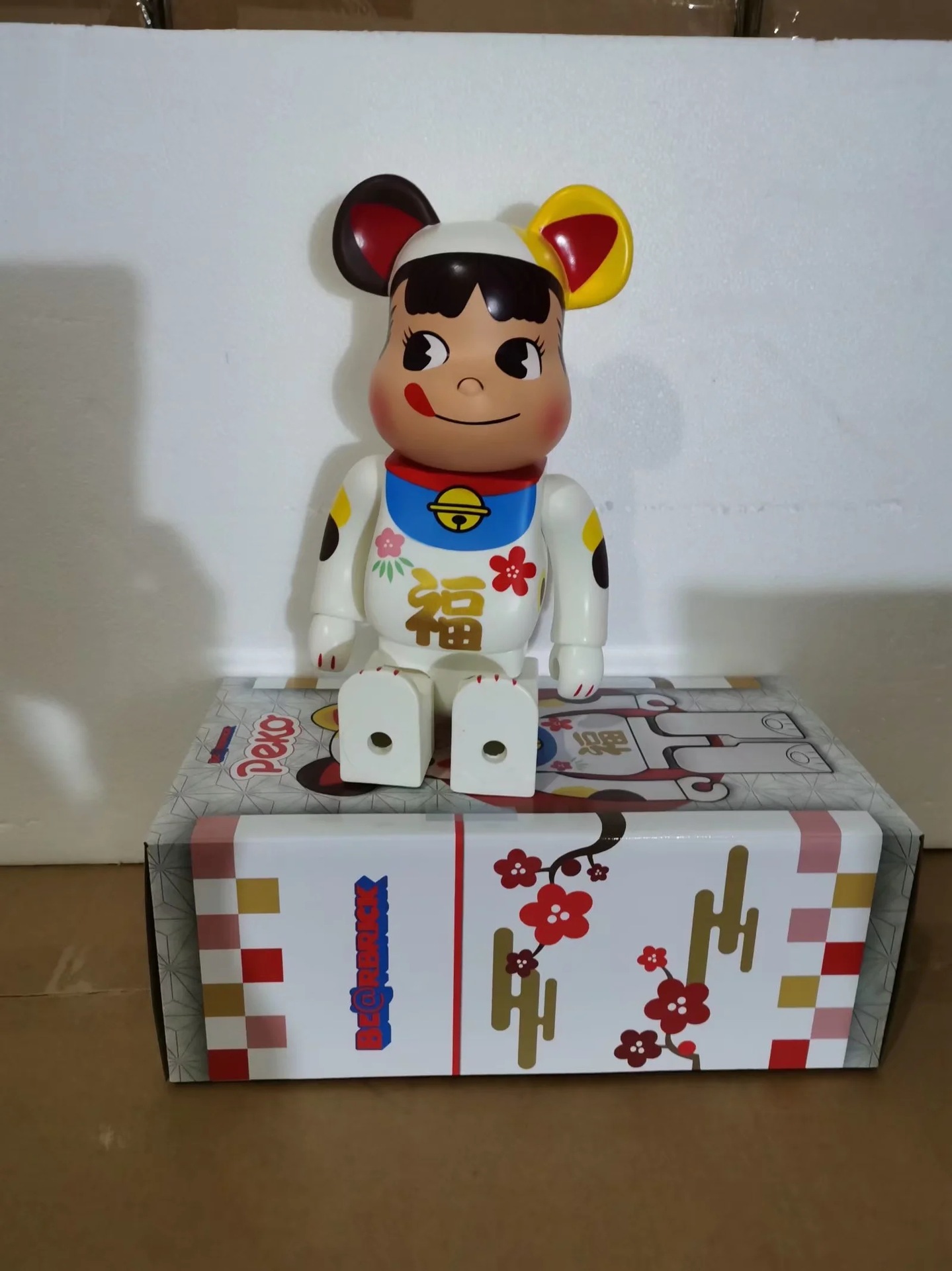 bearbrick400%两年后乔巴暴力熊积木熊桌有福牛奶妹摆件手办搪胶
