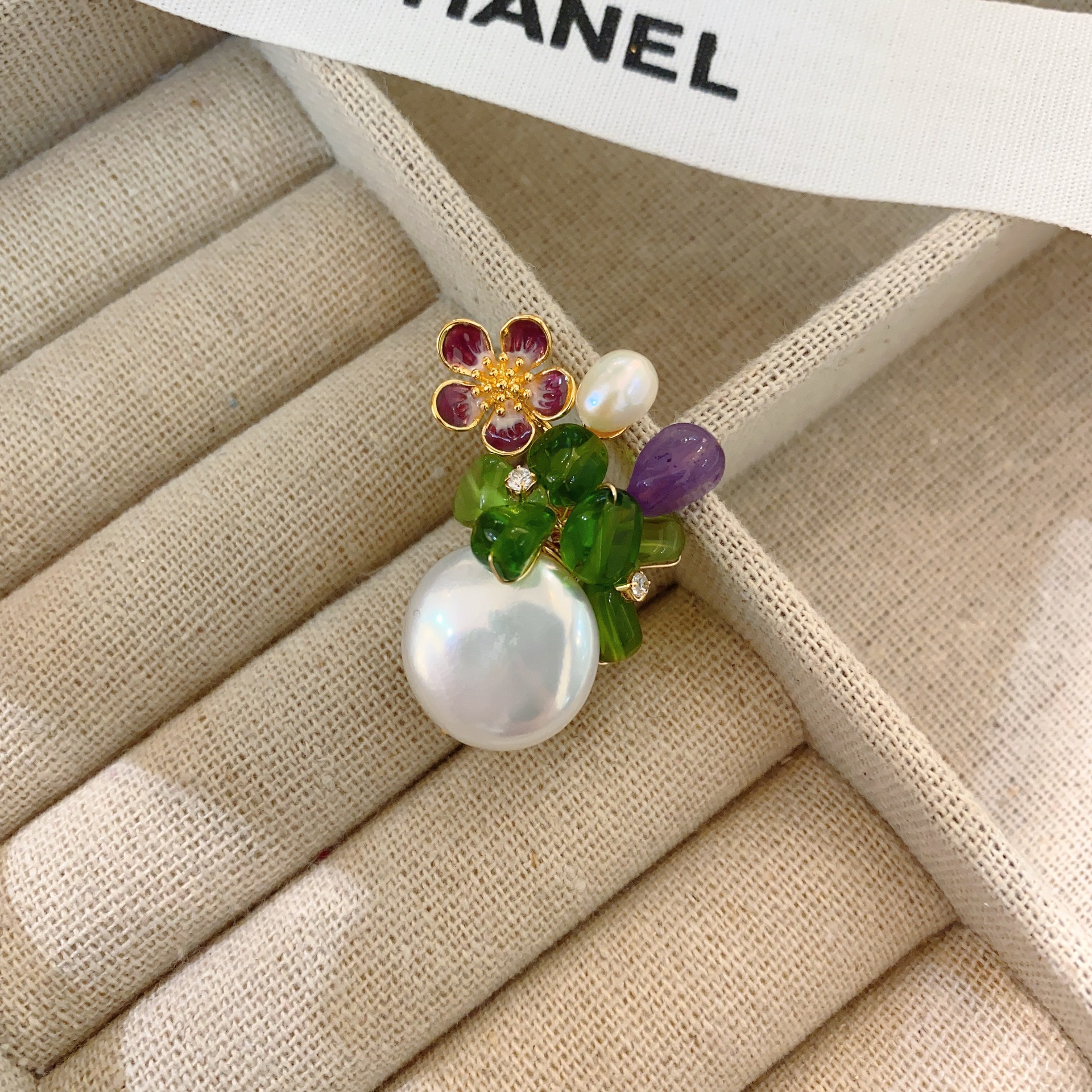 法式复古仿异形巴洛克花朵珍珠胸花小众设计天然石别针花瓣胸针女