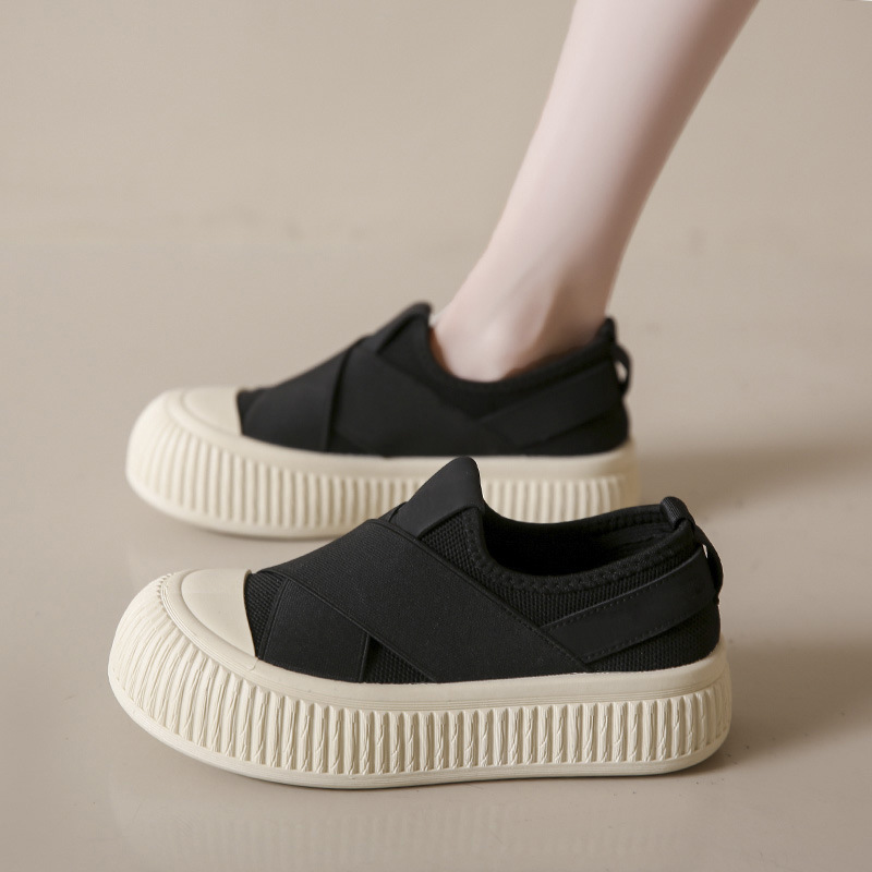 一脚蹬帆布女鞋2024新款春季运动懒人大头娃娃鞋厚底黑色饼干板鞋