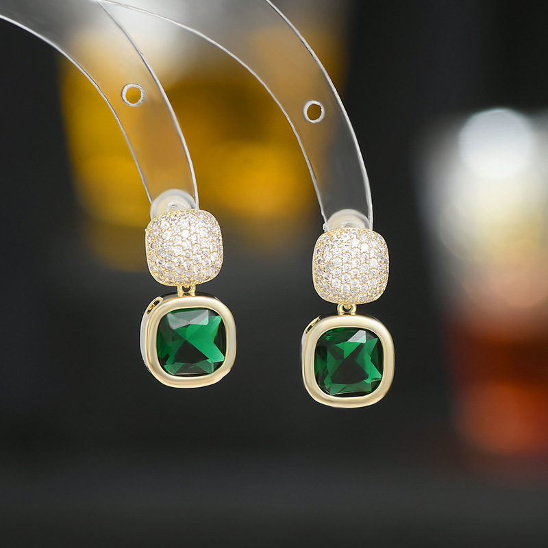 Retro French Earrings 2023 New Elegant Stud Earrings for Women Sterling Silver Needle High-Grade Emerald Square Earrings