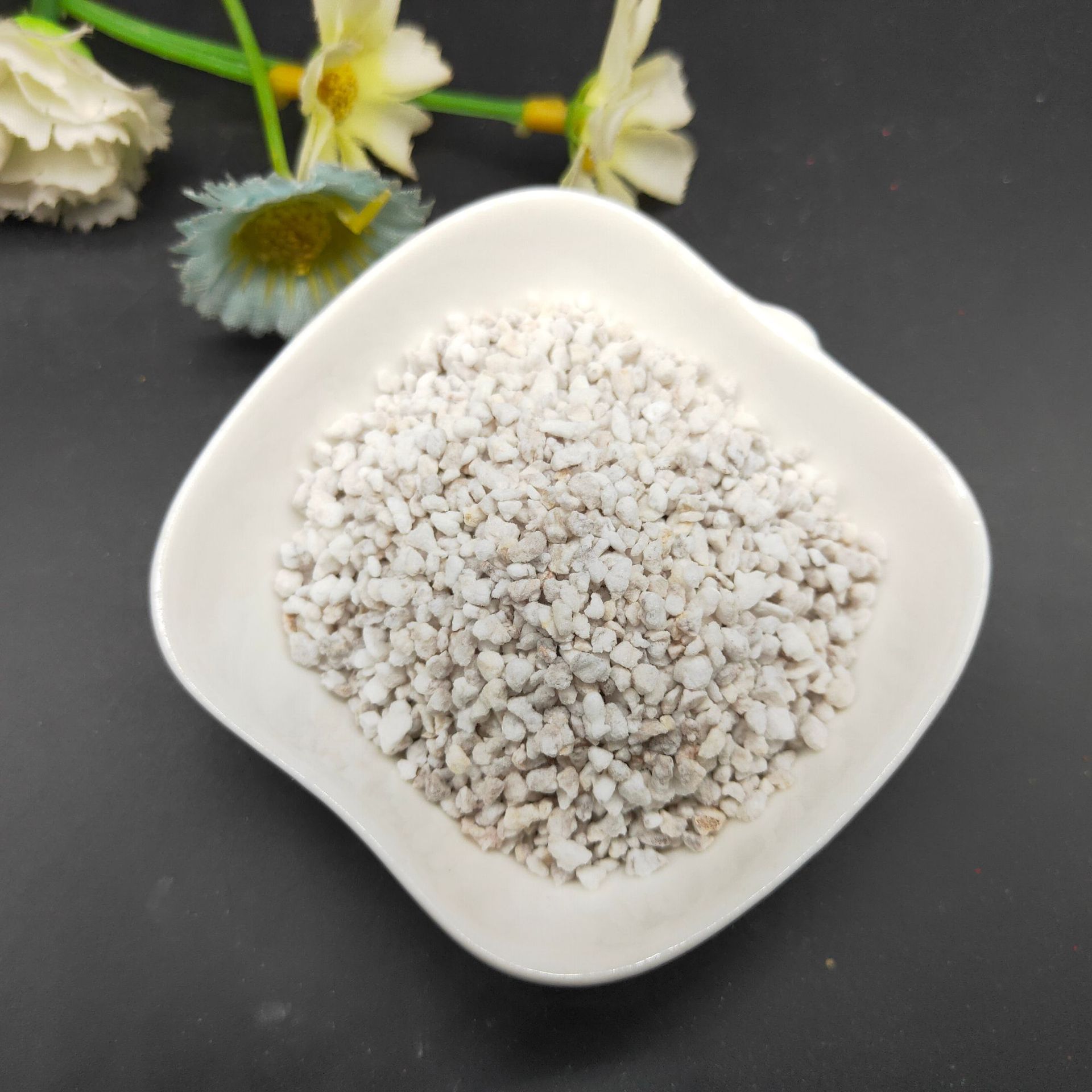 珍珠岩3-6mm 厂家供应珍珠岩粉 建筑用保温珍珠岩