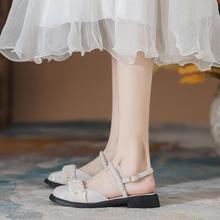 包头凉鞋女2024年夏季新款软底感仙女风一字带珍珠低跟平底鞋
