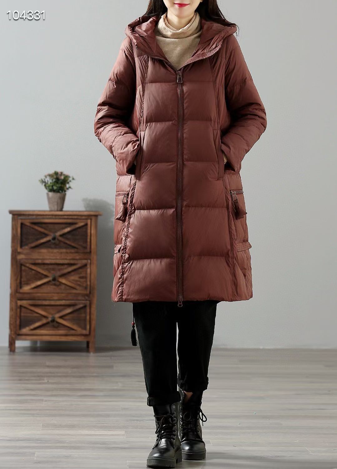 反季节宽松显瘦过膝中长款羽绒服轻薄保暖白鸭绒连帽外套女装合