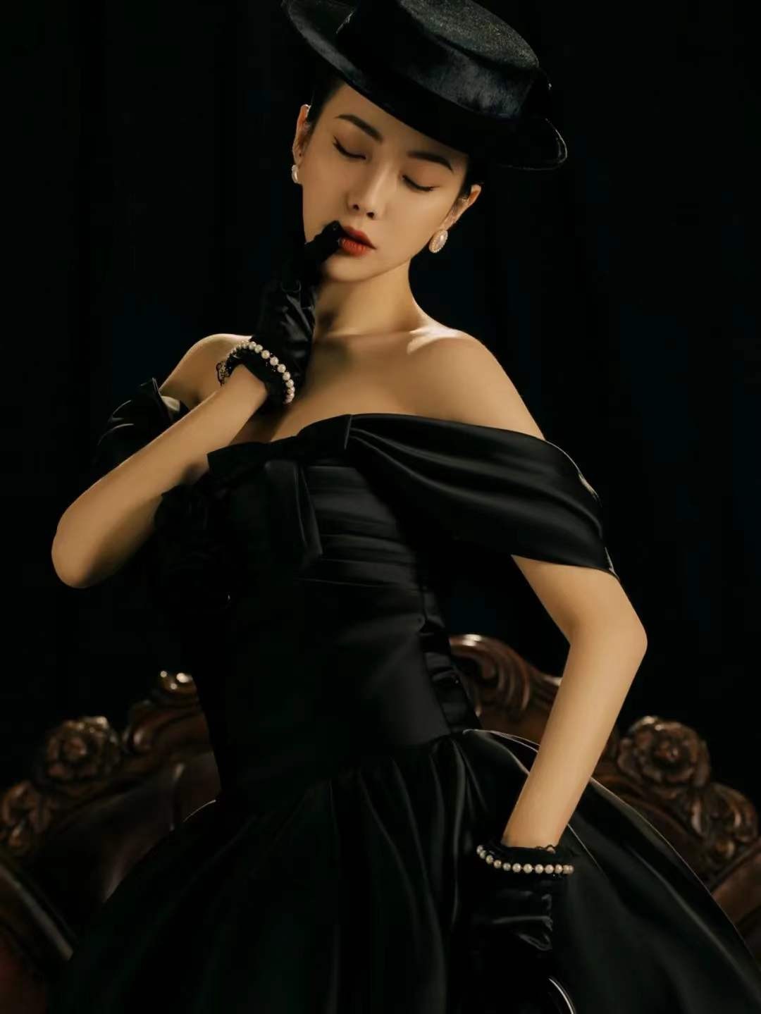 新款黑色赫本法式复古风手套缎面钉珠写真拍照宴会婚纱拍照手袖