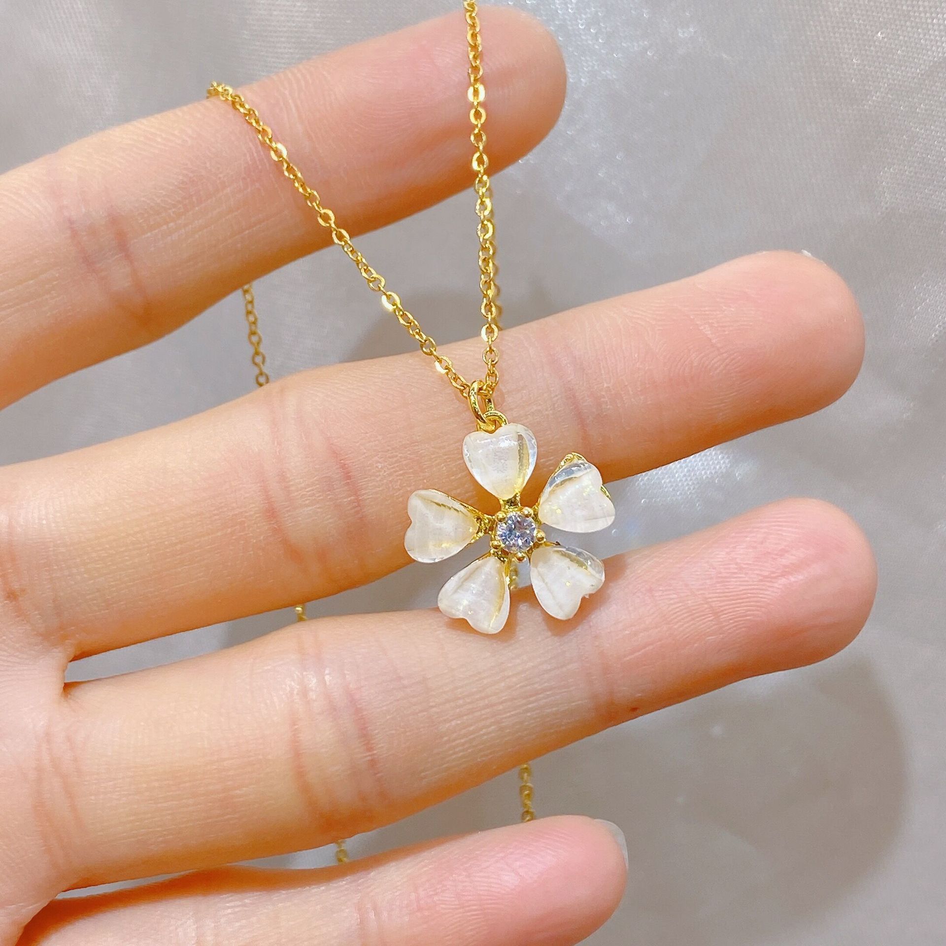 18k镀金玫瑰金可爱小清新时尚个性轻奢小花项链吊坠锆石锁骨链