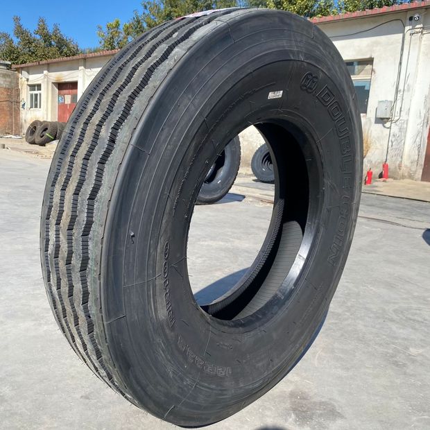 5半挂车真空钢丝轮胎315/80r22.5四线顺花纹重载耐磨胎