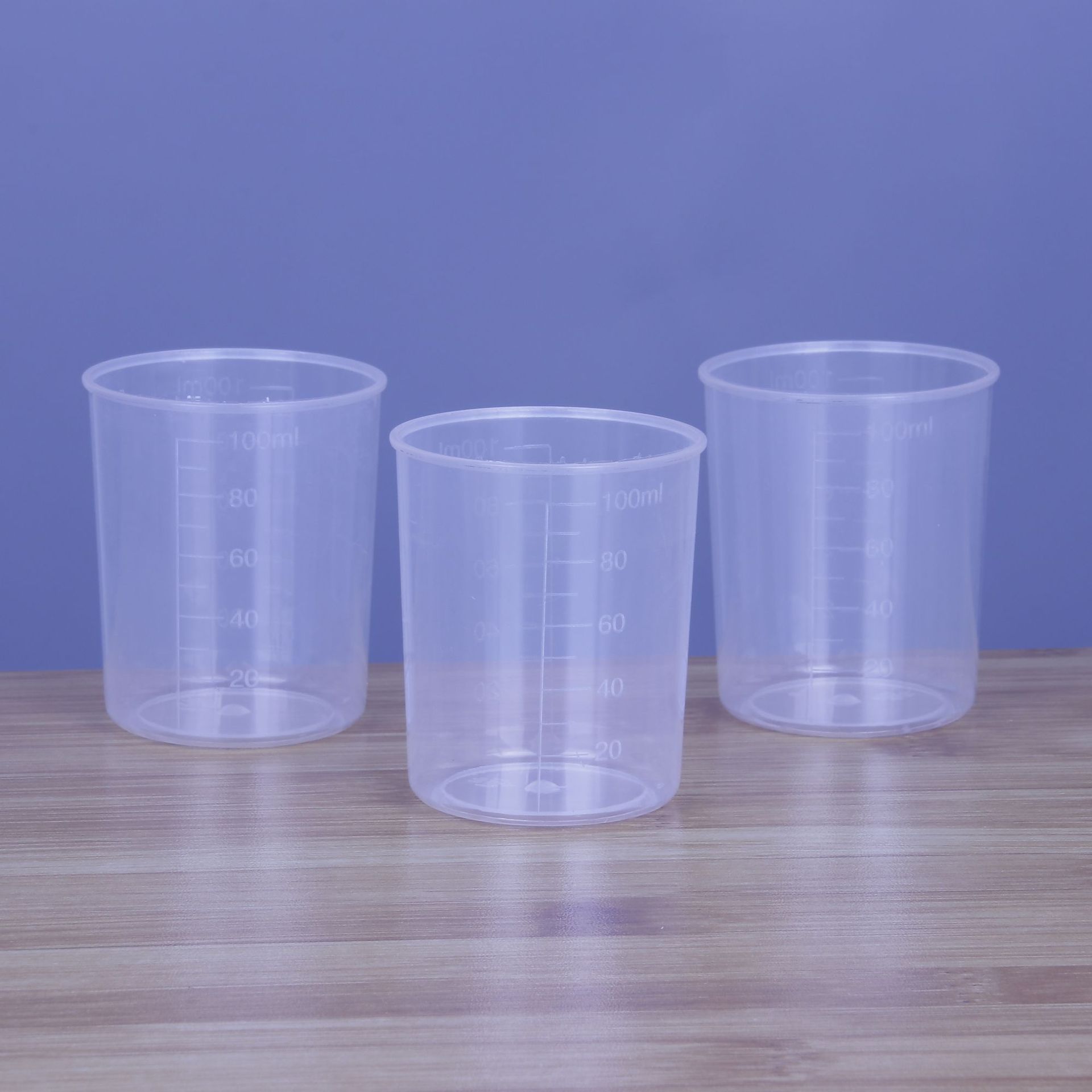 现货100ml量杯 100毫升塑料量杯 实验室量桶 料pp塑料量杯