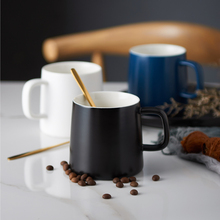 EM2O简约纯黑色咖啡杯带盖带勺男生办公室陶瓷马克杯子家用大容量