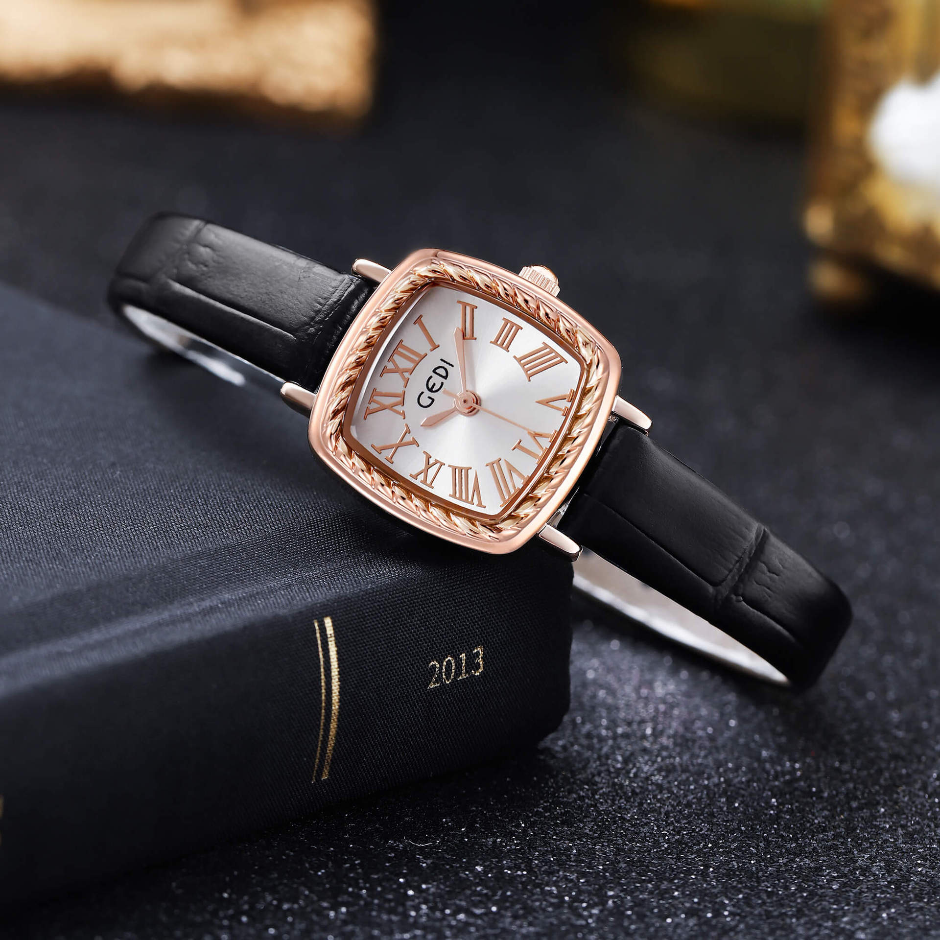 歌迪新款时尚潮流小巧方形表盘皮带款女士手表女气质石英腕表