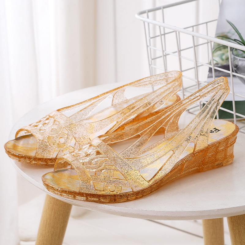 2021新款夏季时装凉鞋女士坡跟水晶奶奶拖鞋透明妈妈室外穿果冻鞋