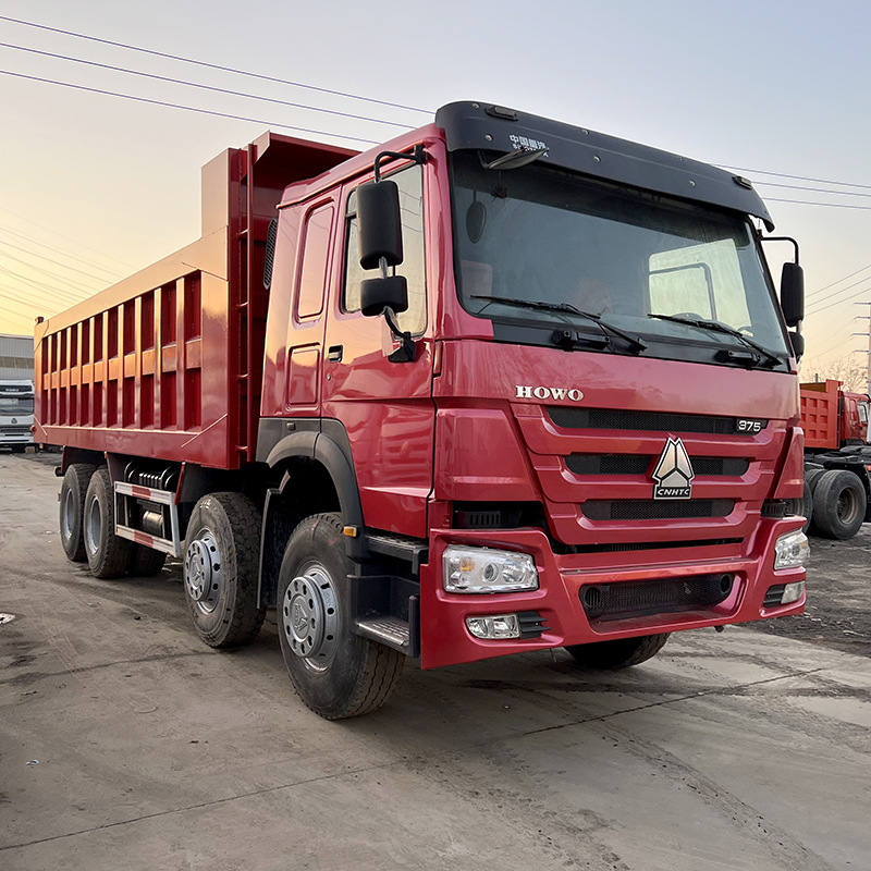 出口豪沃前四后八自卸工程货车 右驾驶舱隧道用运输车 全新轮胎