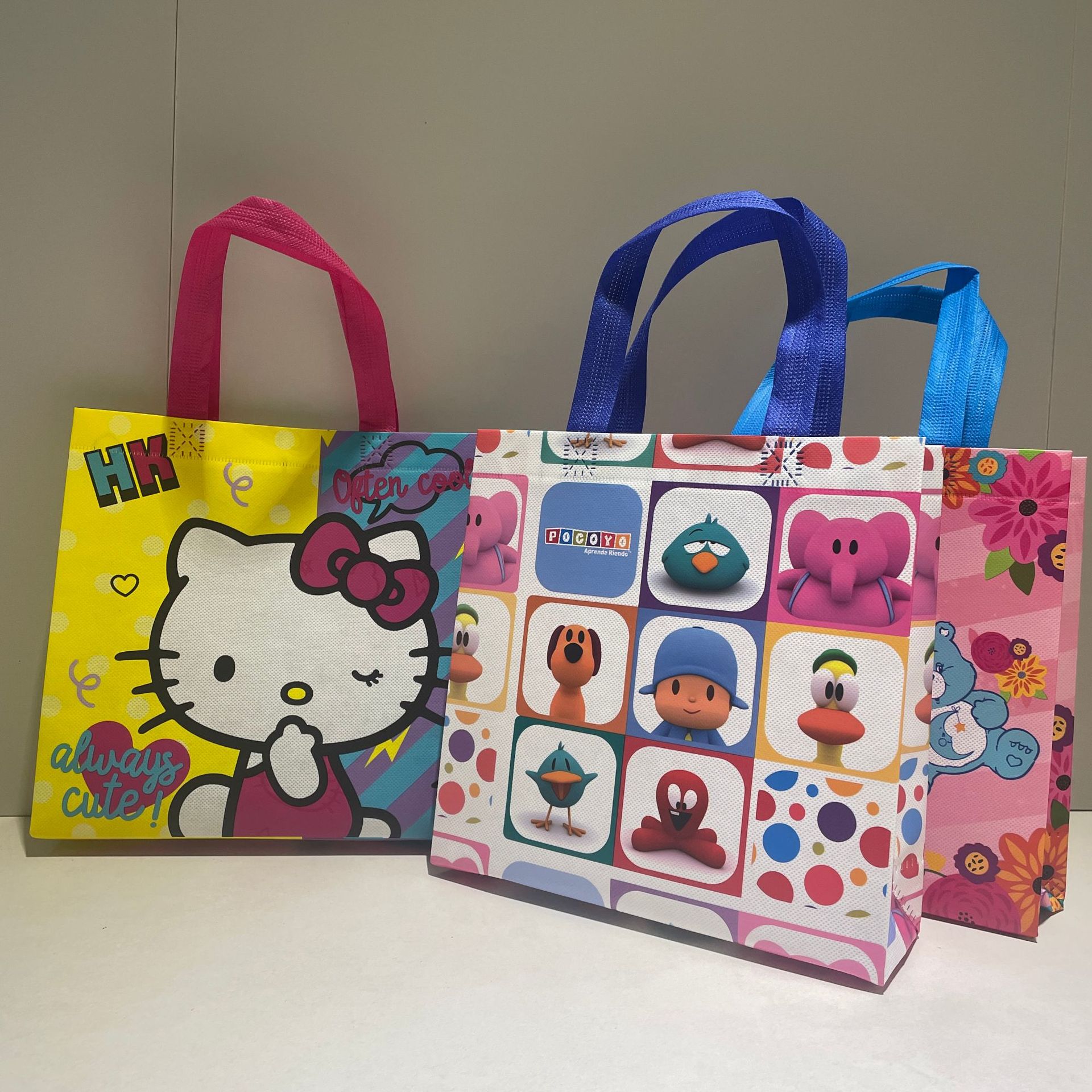 批发印花无纺布袋服装店包装袋便携休闲购物立体手提袋款式 多样