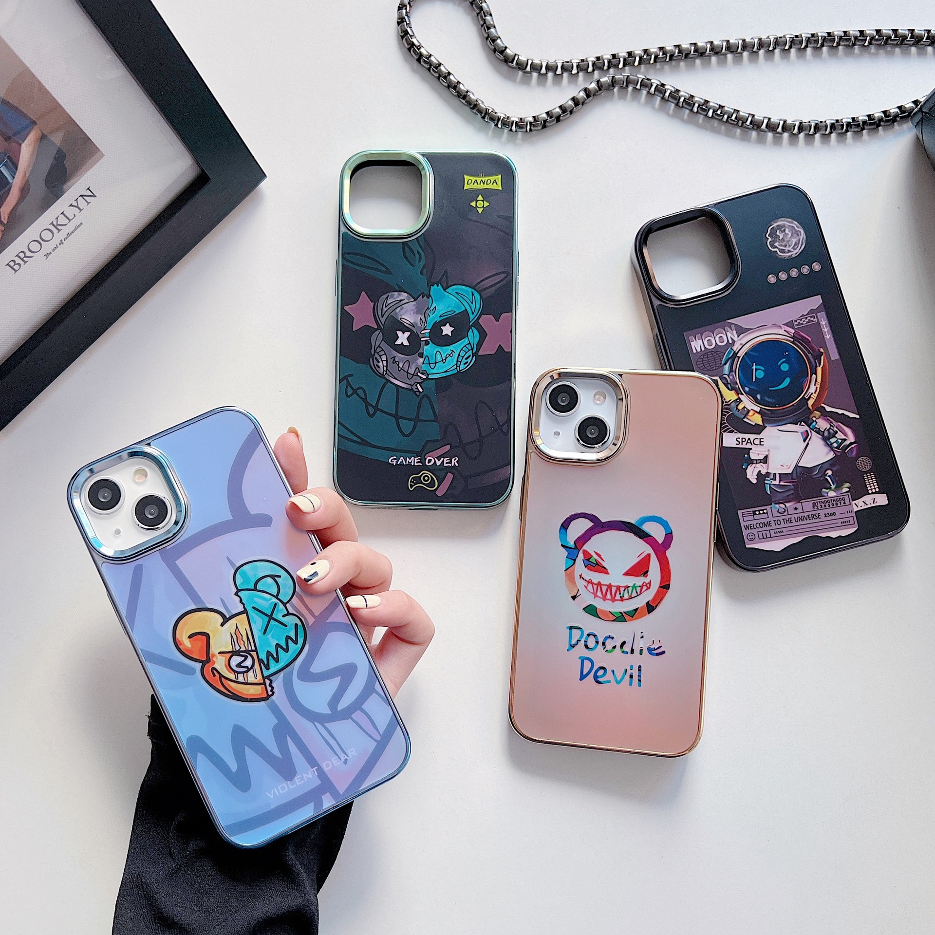 新款炫彩夜光适用iphone14变色电镀苹果13手机壳肤感12国潮11金属