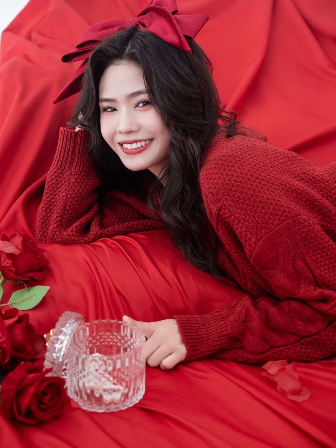 新年主题写真服装女毛衣春节红色主题拍照服装个人可爱少女艺术照