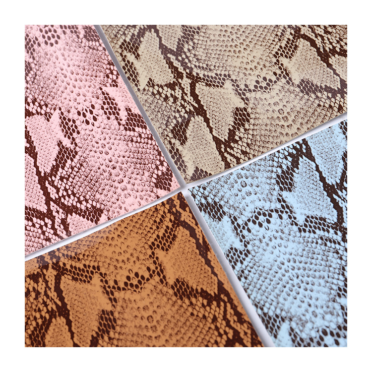 8mm亮面蛇纹漆皮面料 蟒蛇纹人造皮革 高光印花箱包装饰革