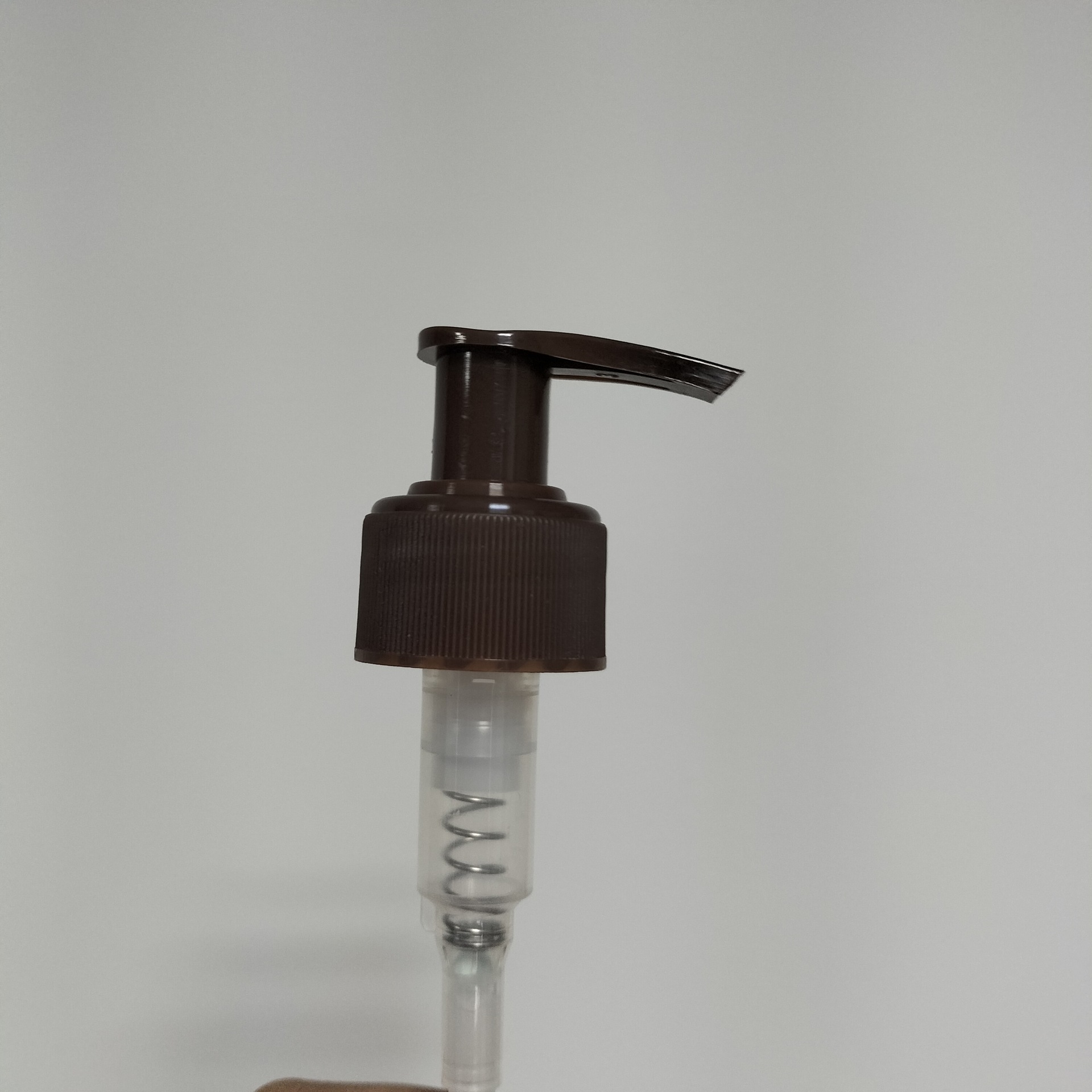 厂家现货供应乳液泵头 24牙按压泵日用品消毒液洗发水沐浴露泵头