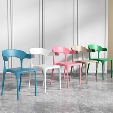 塑料椅子加厚家用网红牛角椅现代简约餐椅北欧休闲靠背椅餐桌凳子