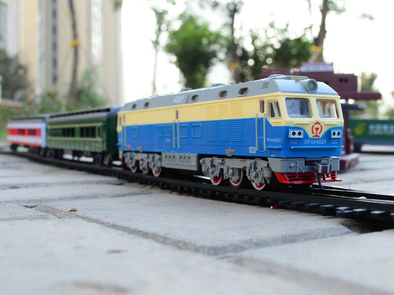 仿真火车模型儿童男女孩玩具超长轨道电动套装东风4d乌克兰3-6岁