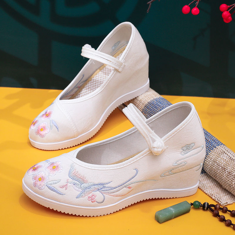 民族风老北京布鞋女鞋古风汉服鞋子女内增高圆头扣带古装代绣花鞋