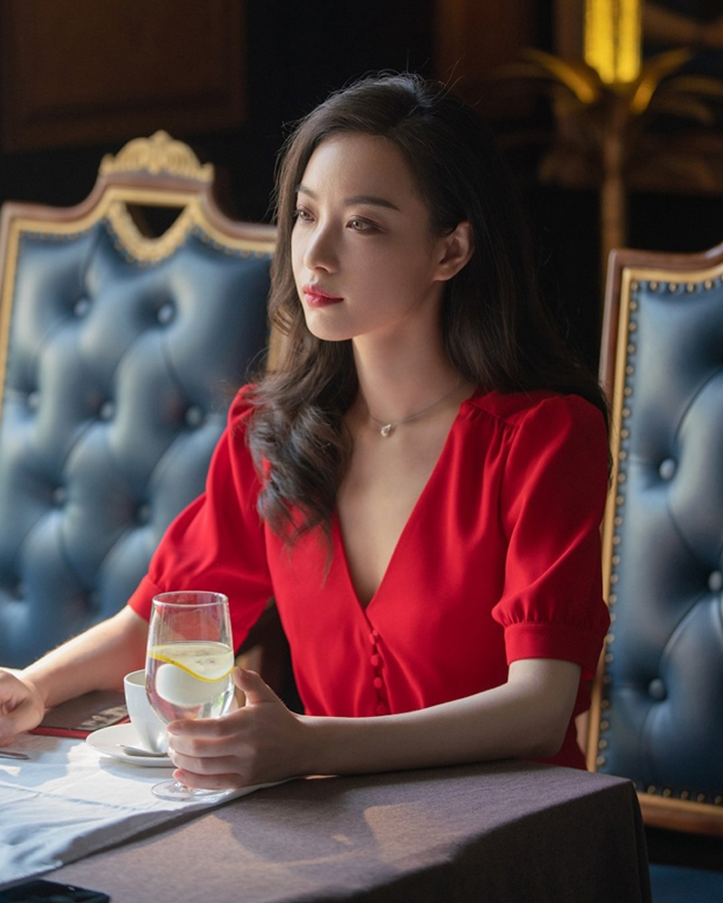 流金岁月朱锁锁倪妮明星同款法式连衣裙v领泡泡袖红裙夏2021新款