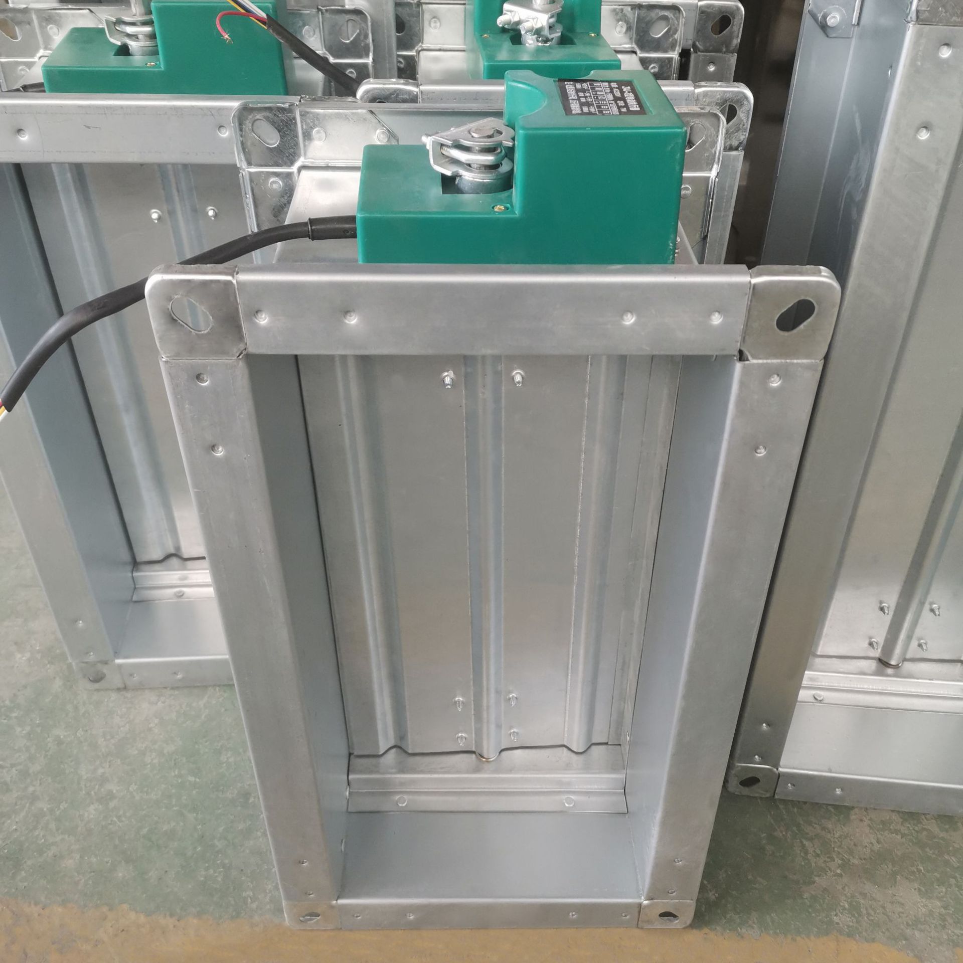 销售镀锌共板法兰调节阀铆接式手电动风量调节阀电动风量调节阀