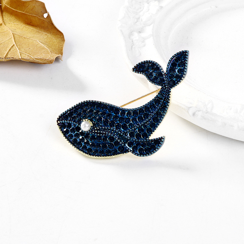 Blue Whale Brooch High-End Female Design Sense Niche Collar Pin Marine Animal Accessories Temperament Suit Corsage Pin