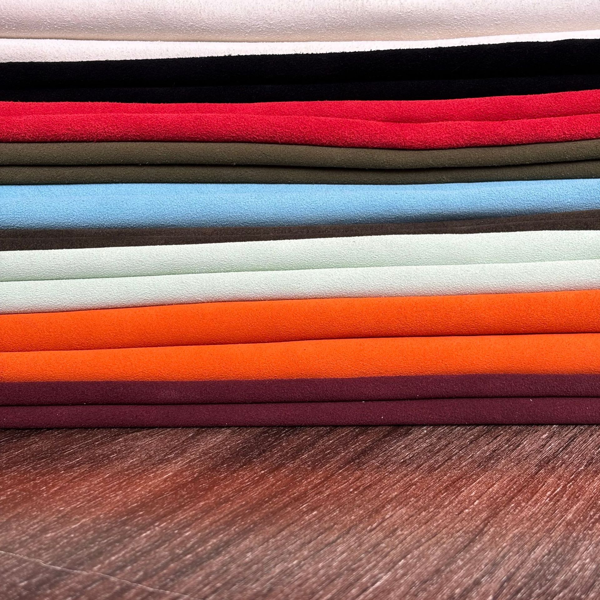 厂家供应 翻毛皮 小牛皮 牛反绒 鞋靴箱包皮革面料内里皮料 现货