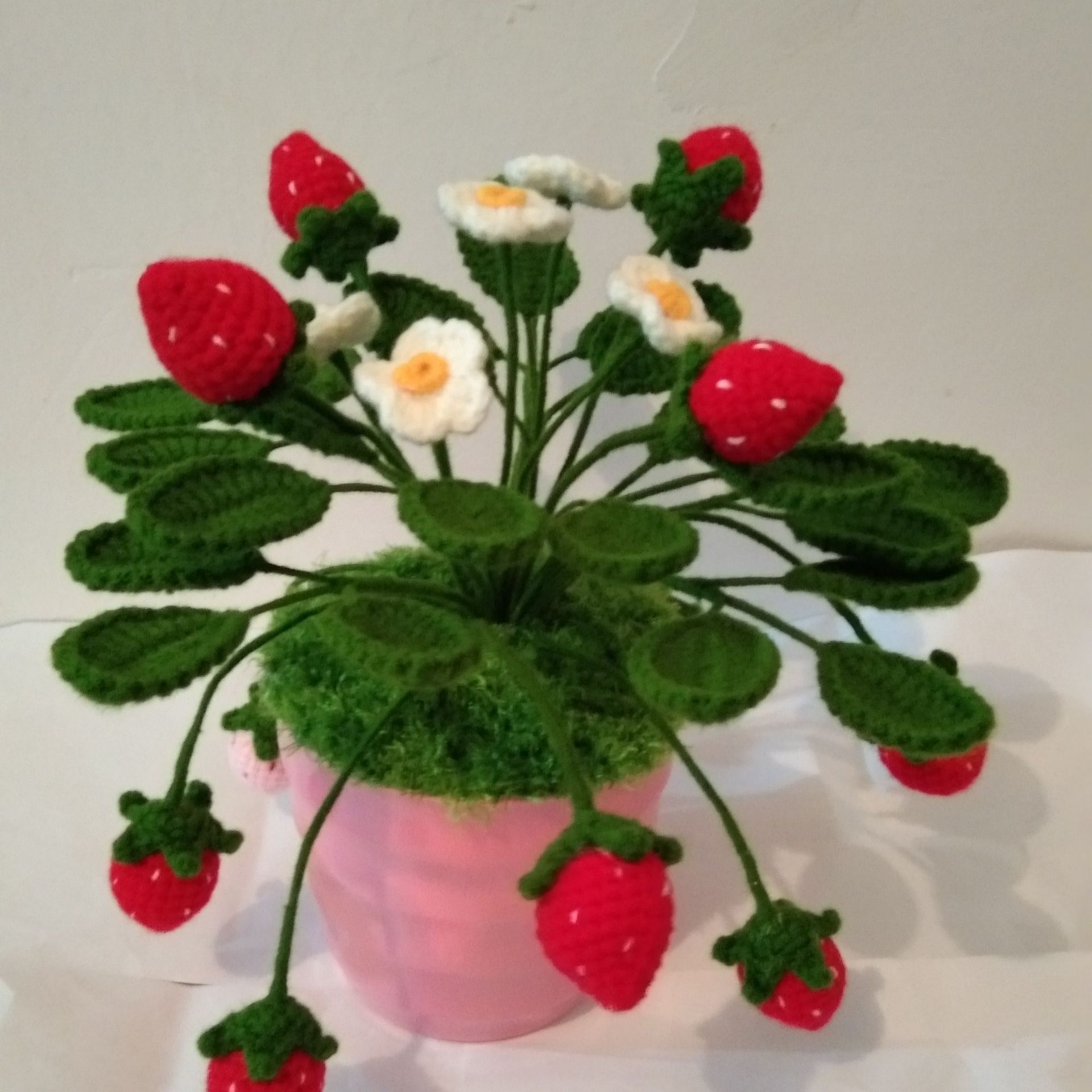 手工钩织草莓盆栽毛线编织植物客厅卧室办公室摆放买就送小花