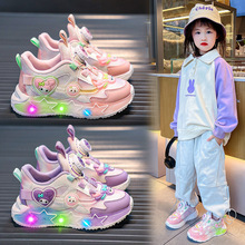 2024新款童鞋运动透气带灯鞋厂家直销一件代发软底女童防滑发光鞋