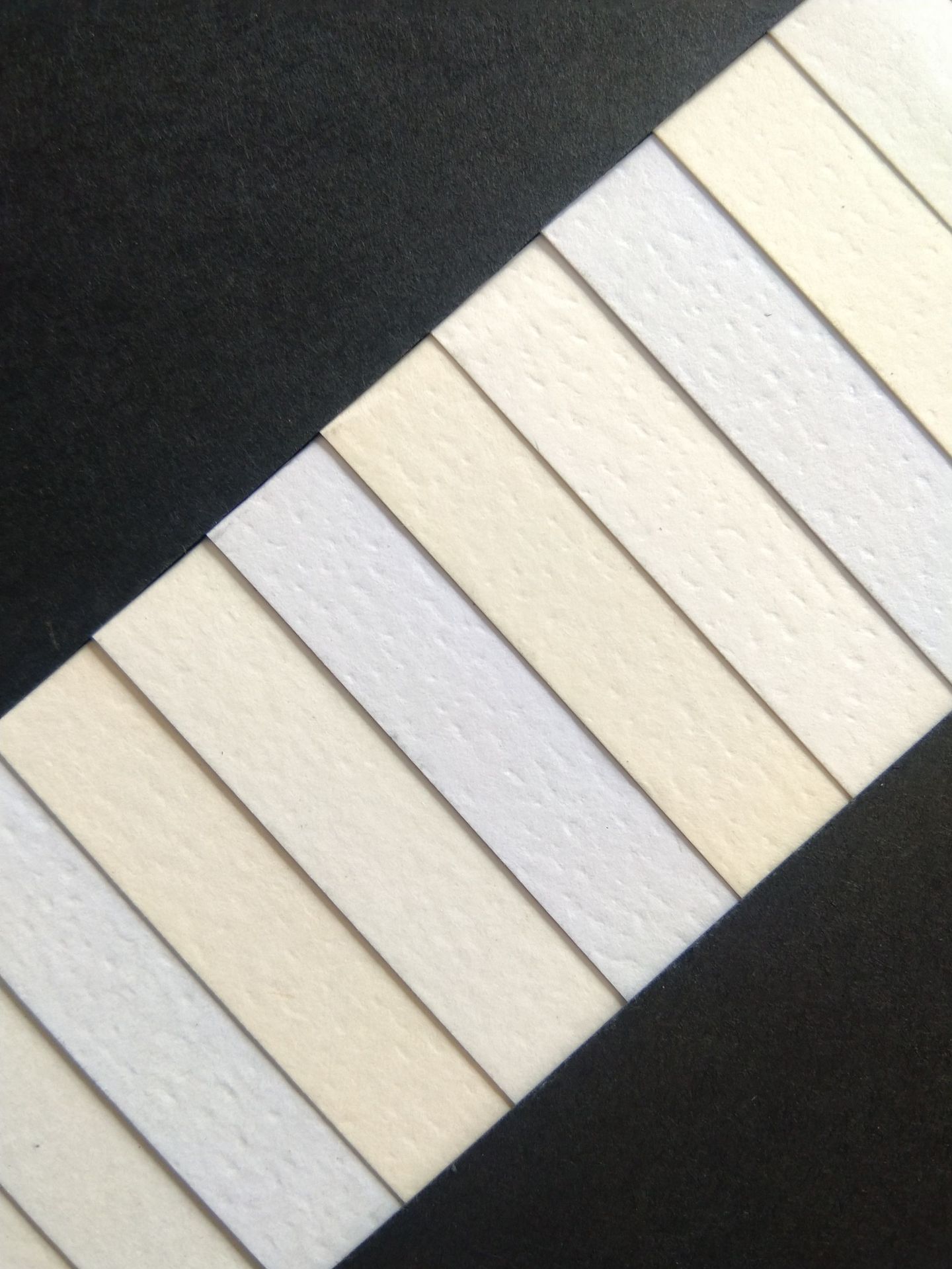 厂家批发 240g超白米色米黄玛丽纹纸 艺术花纹纸 压纹特种纸