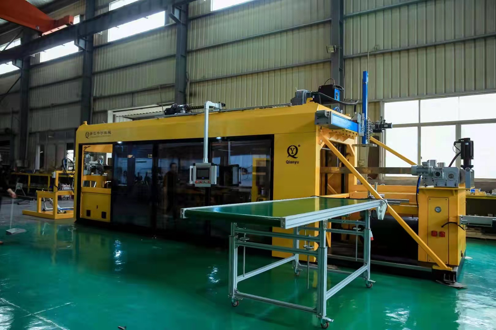 千宇伺服电机全自动负压三工位吸塑裁剪一体机 全自动真空吸塑机