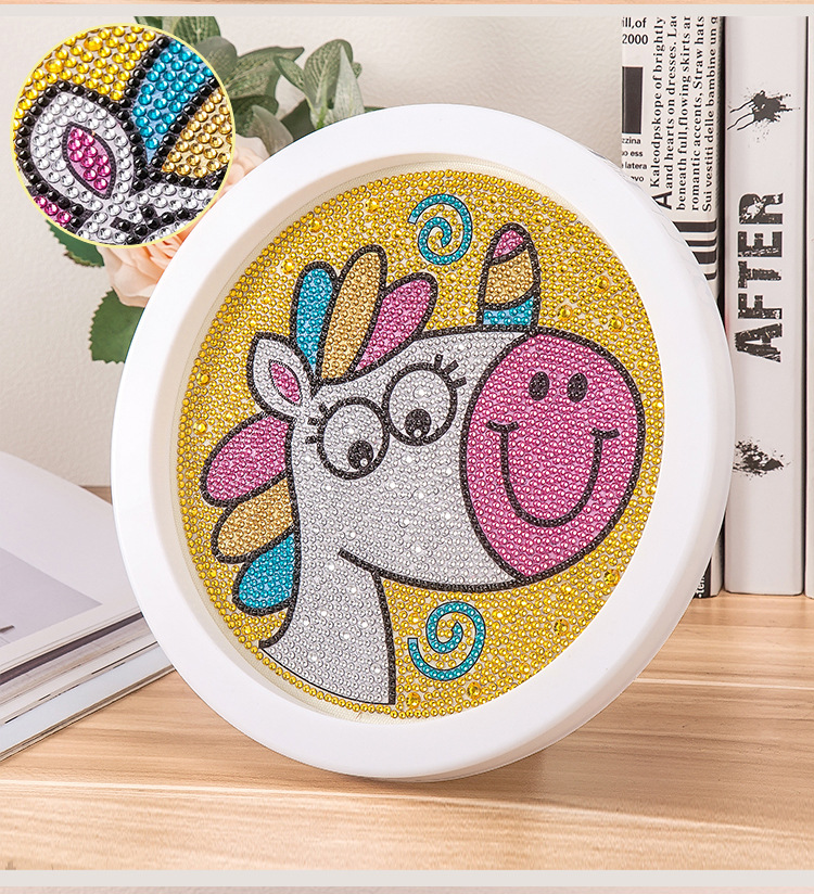 新款儿童钻石画diy手工益智卡通画带框圆框摆台画贴钻画厂家直销