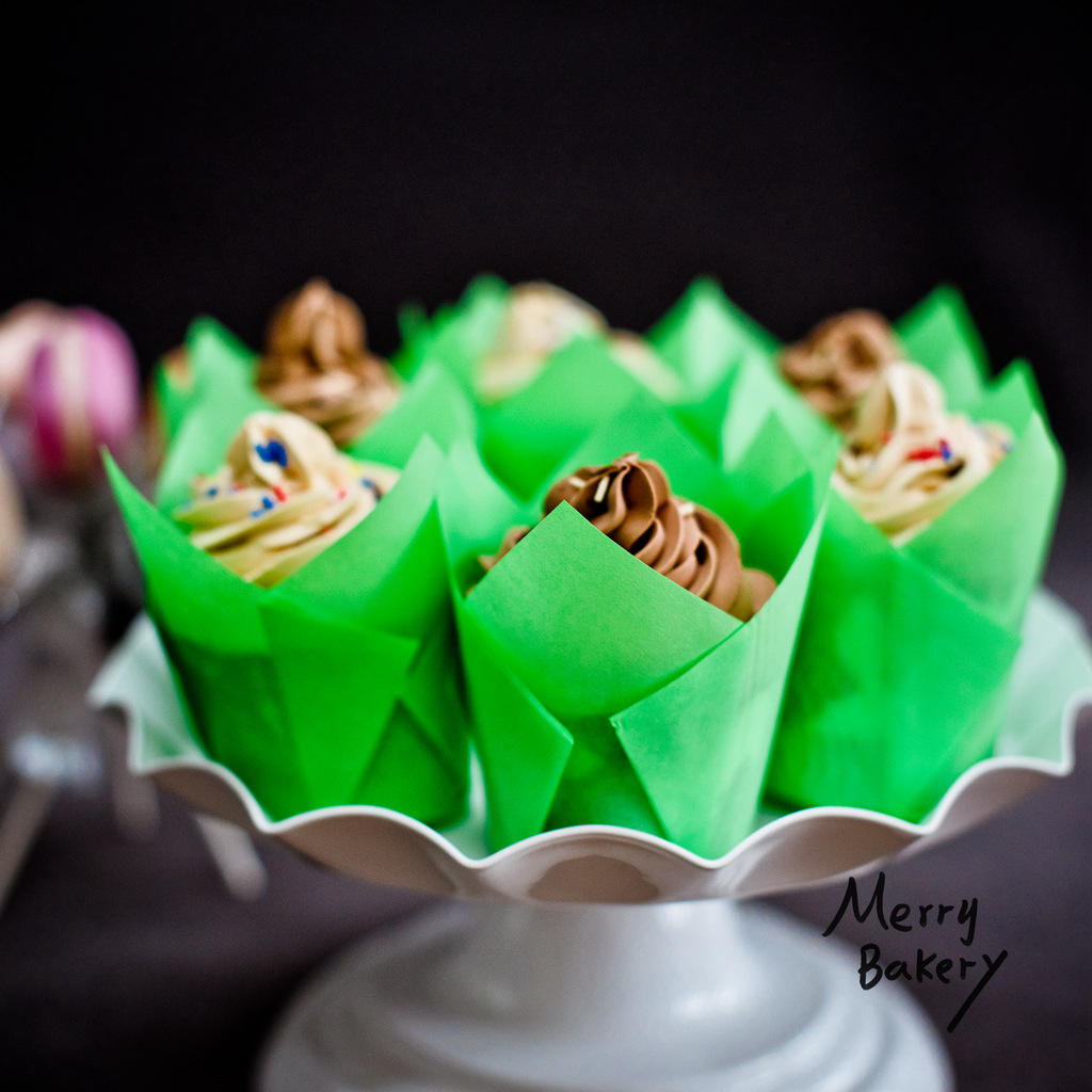 厂家货源 绿色郁金香杯火焰杯蛋糕纸托玛芬杯 一次性蛋糕模具