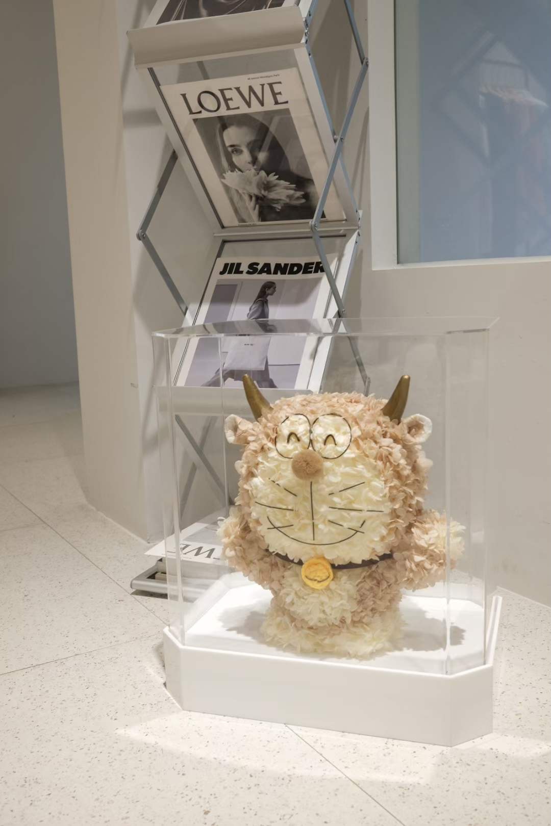 厂家永生花设计玩偶机器猫联名系列大小号牛角多啦咧嘴多啦