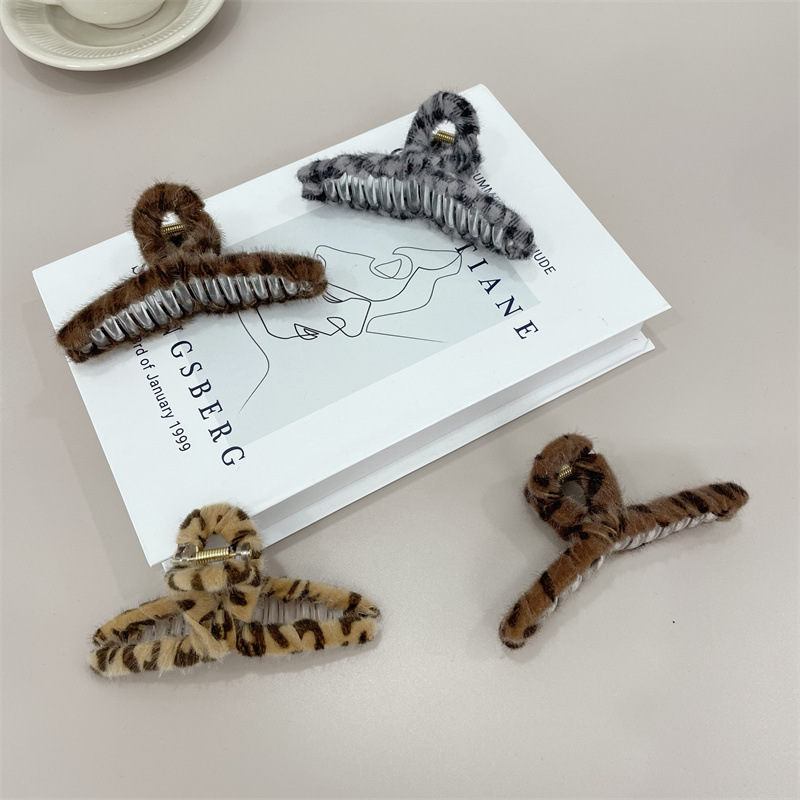 Autumn and Winter Elegant Plush Leopard Print Clip Large Hairpin Back Clip Korean Shark Clip Hair Accessories for Women