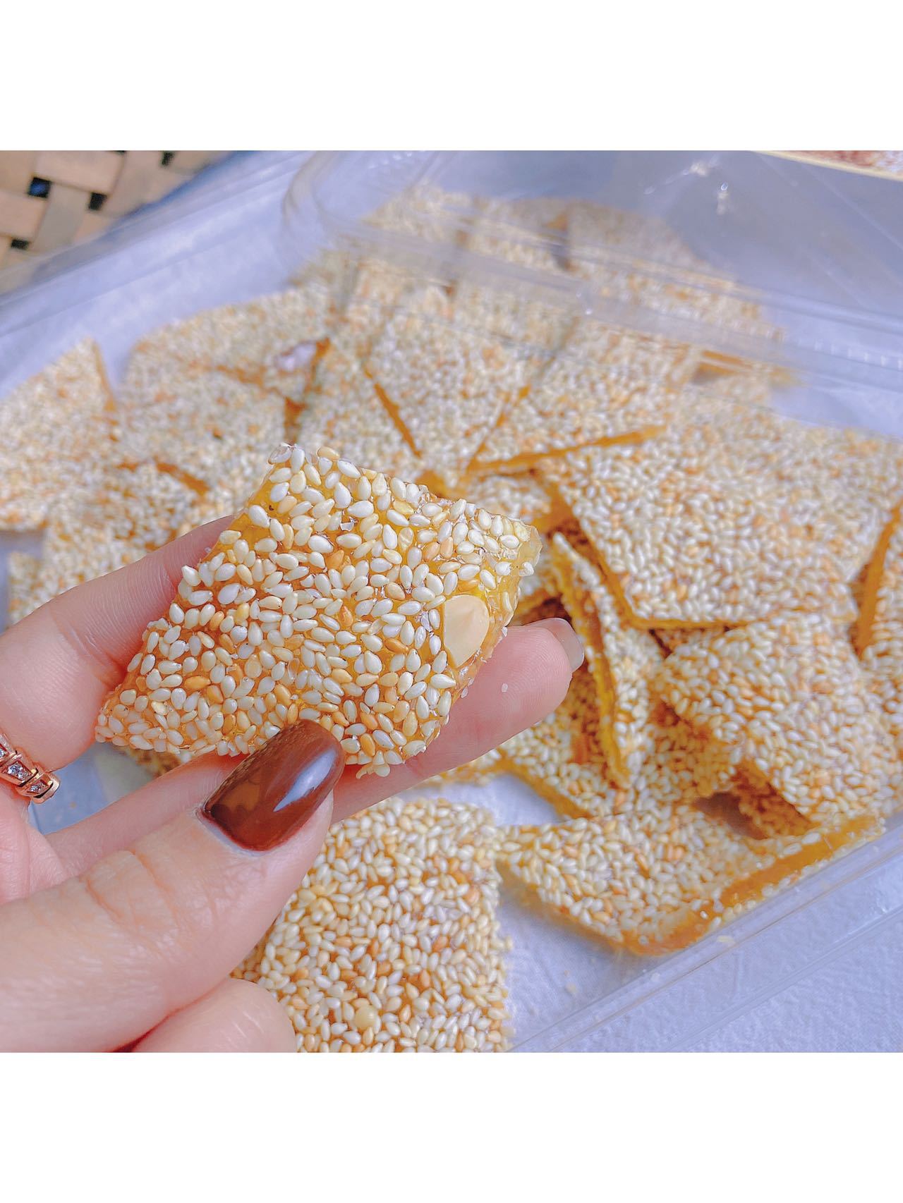 重庆精品牛皮糖白芝麻牛皮糖散装板子牛皮糖薄有嚼劲380克/盒批发