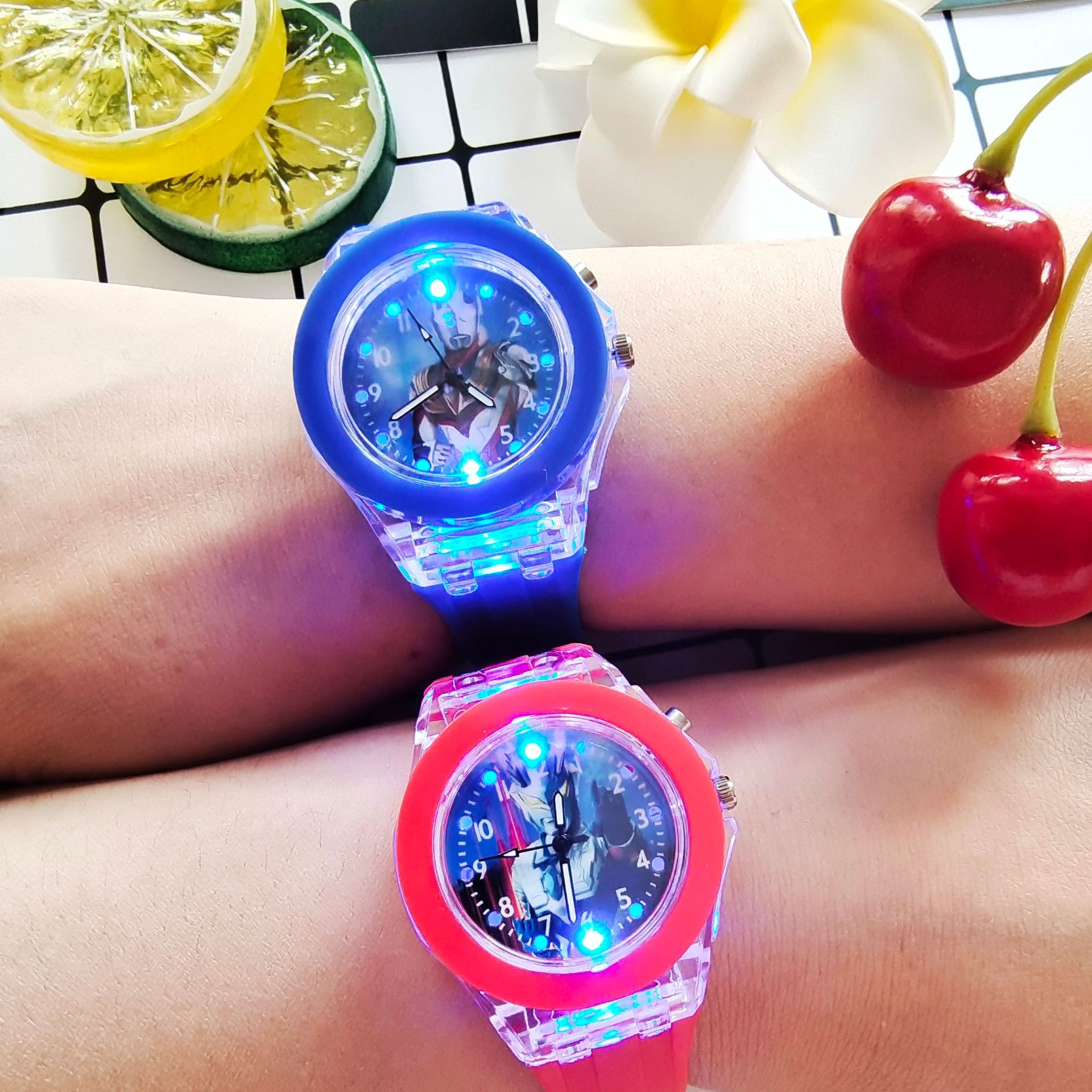 led发光奥特曼手表儿童手表动漫卡通小学生手表运动电子手表男表