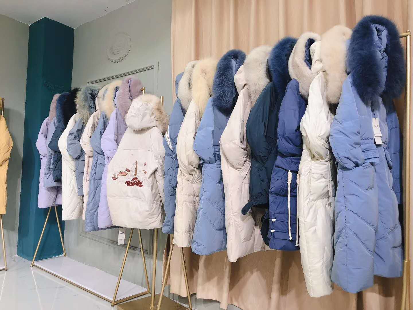 大毛领羽绒服品牌折扣女装杭州大牌正品白鸭绒羽绒服清仓直播货源