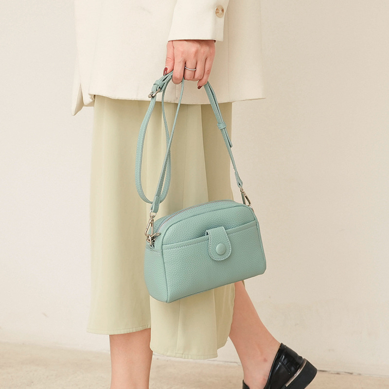 Factory Direct Sales Korean Small Bag Women's Fashion Messenger Bag 2023 New Simple Small Square Bag All-Match Shoulder Bag Fashion