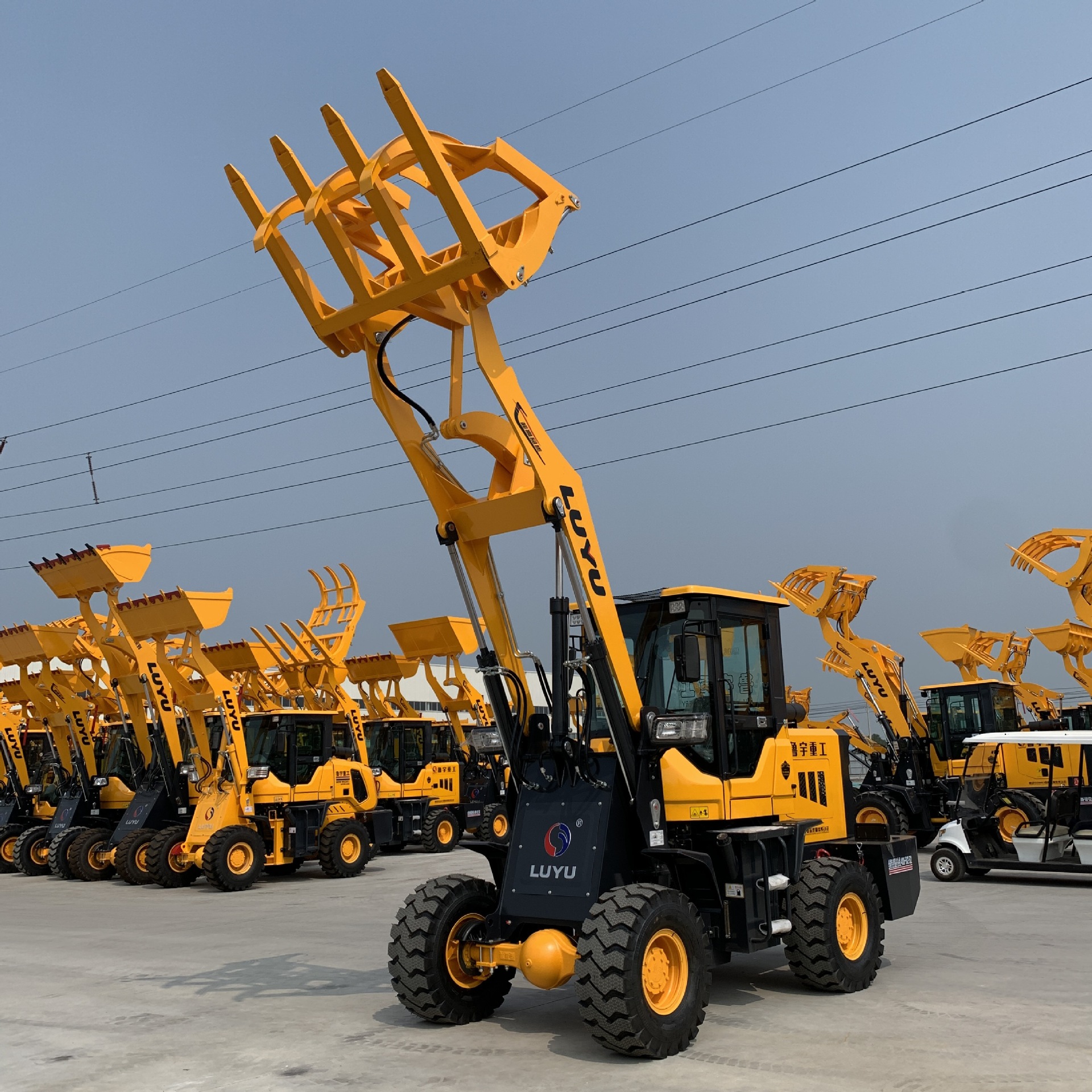 鲁宇厂家供应四驱工程建筑推土机抓木机小型柴油装载机