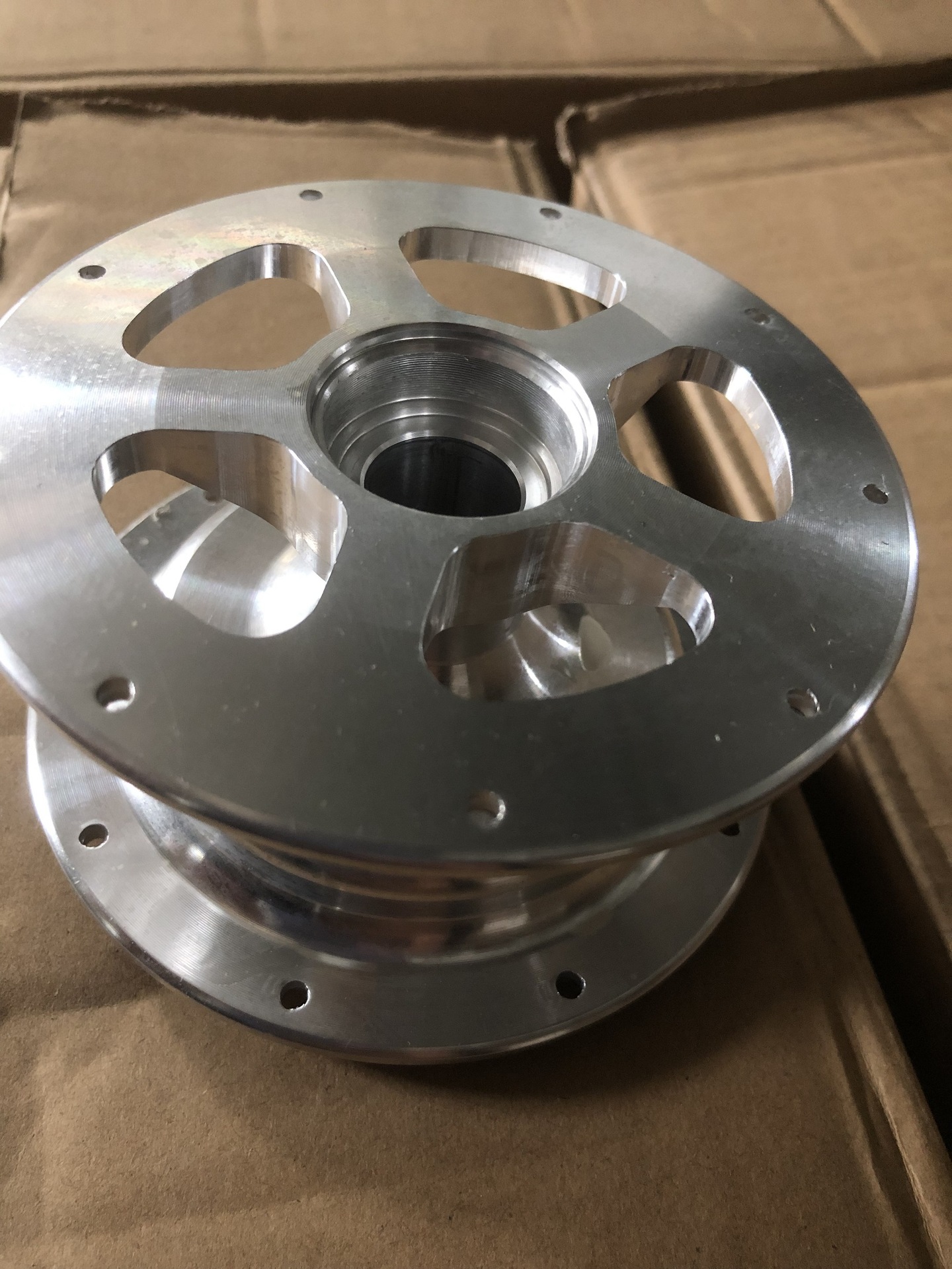 订制铝合金锻打加工花鼓山地车简筒花鼓公路自行车前后铝合金花鼓