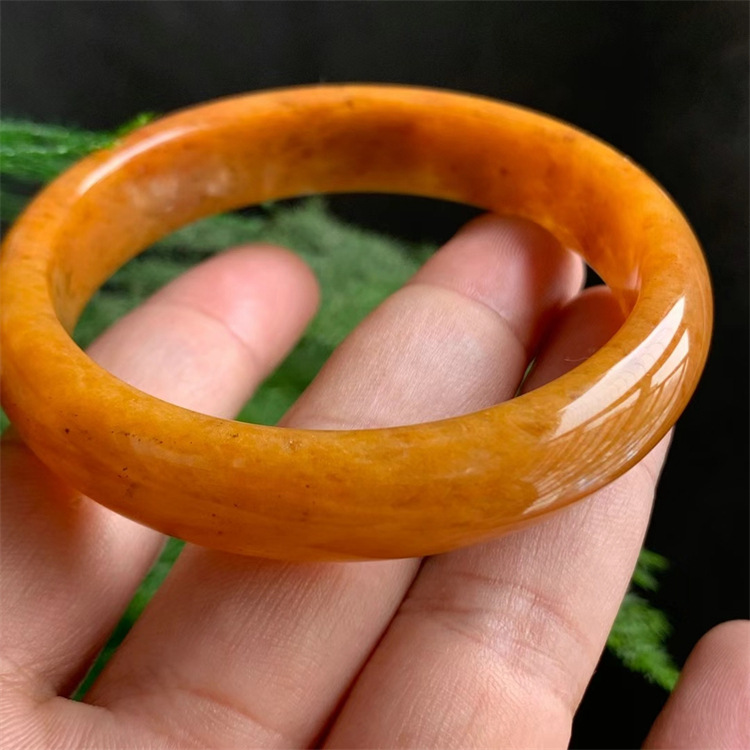 新疆鸡油黄美人手镯圈口56mm女款黄玉玉镯子金色玉石镯子首饰