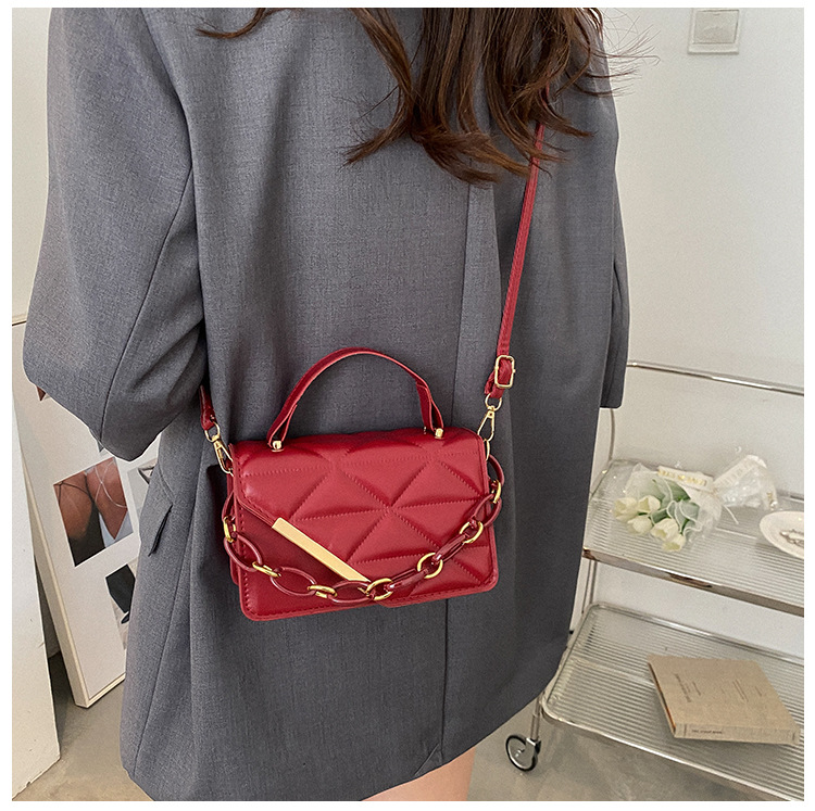 Design Retro Shoulder Bag 2022 Autumn and Winter Rhombus Metal Chain Fashion Women's Bag Commuter Travel Crossbody Bag