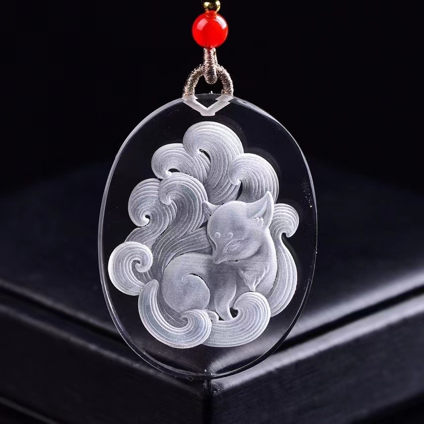 白水晶内雕刻九尾狐吊坠毛衣链栩栩如生支持检测