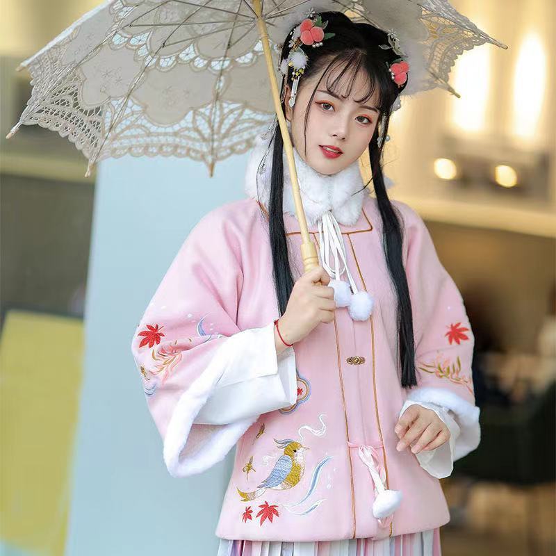 【秋意浓】新款汉服女明制对襟方领半袖加绒刺绣秋冬款-阿里巴巴