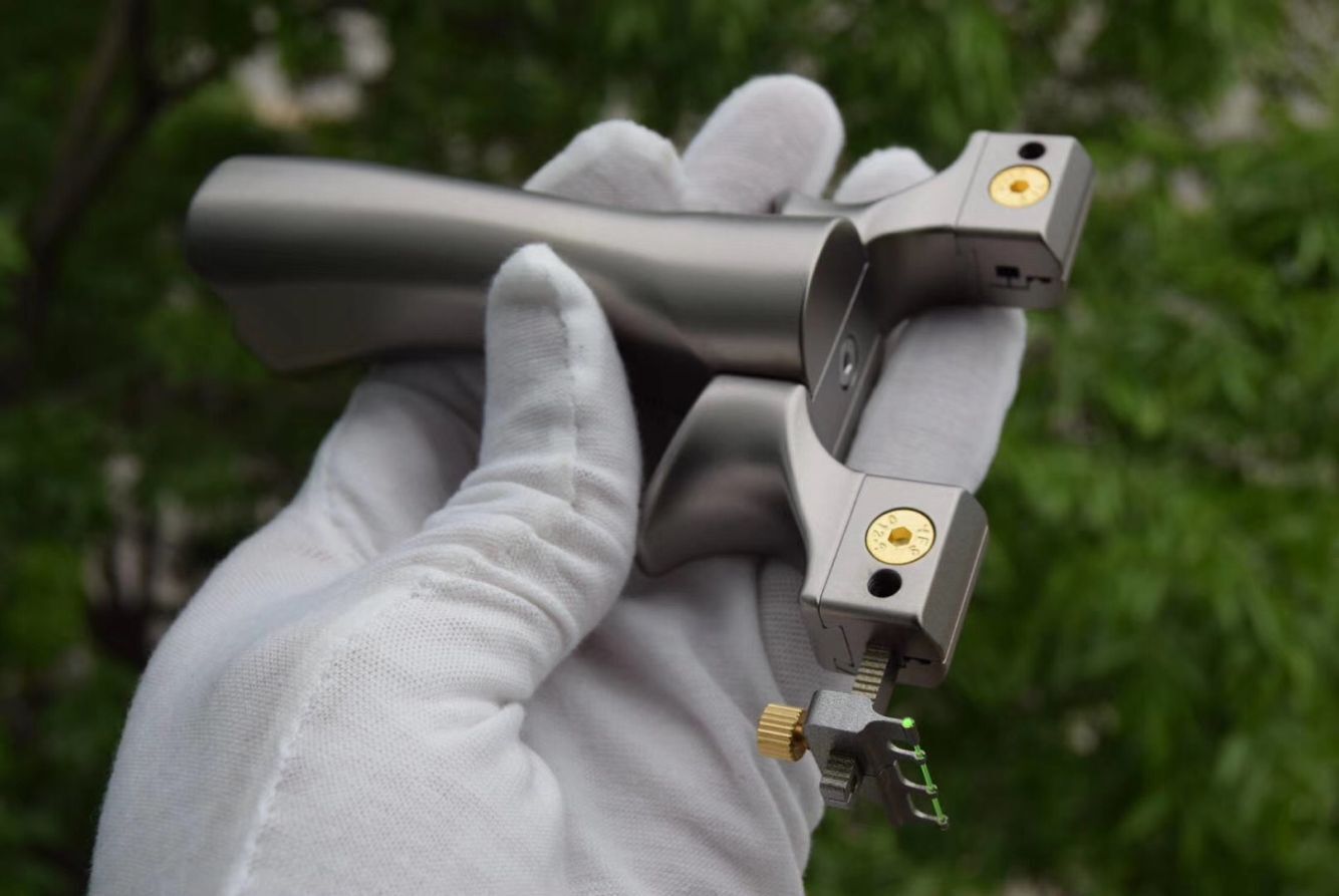 传奇2020可移动弓头夹片带瞄具钛合金分体竞技扁皮筋弹弓