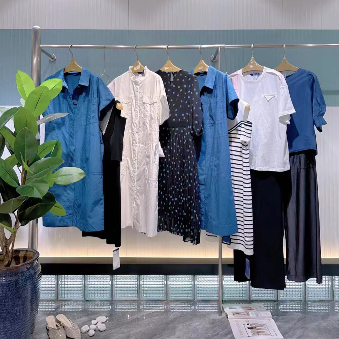 杭州四季春女装专卖店撤柜货源品牌折扣直播间高端女装拿货批发