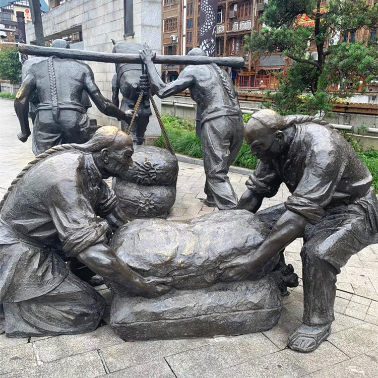 玻璃钢仿铜人物雕塑民俗农民搬运货物小品景观铸铜人物摆件定制