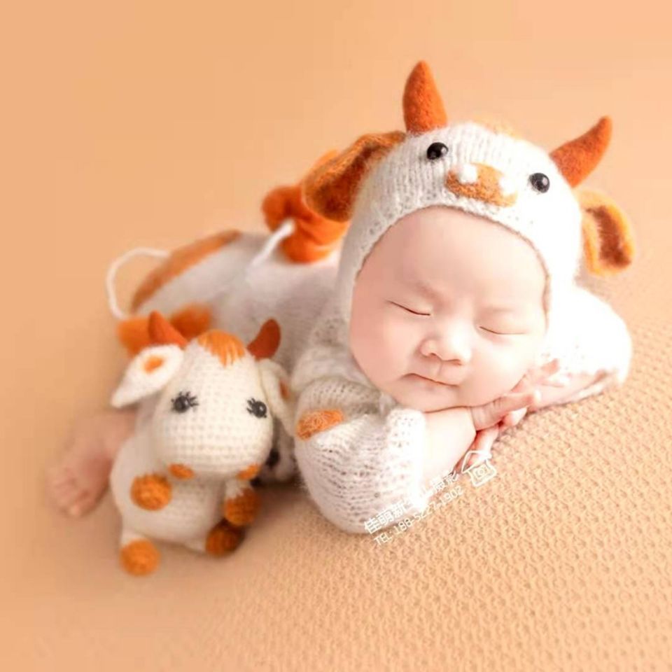 2021年新款小牛影楼摄影针织衣服百天宝宝拍照新生儿造型主题服装